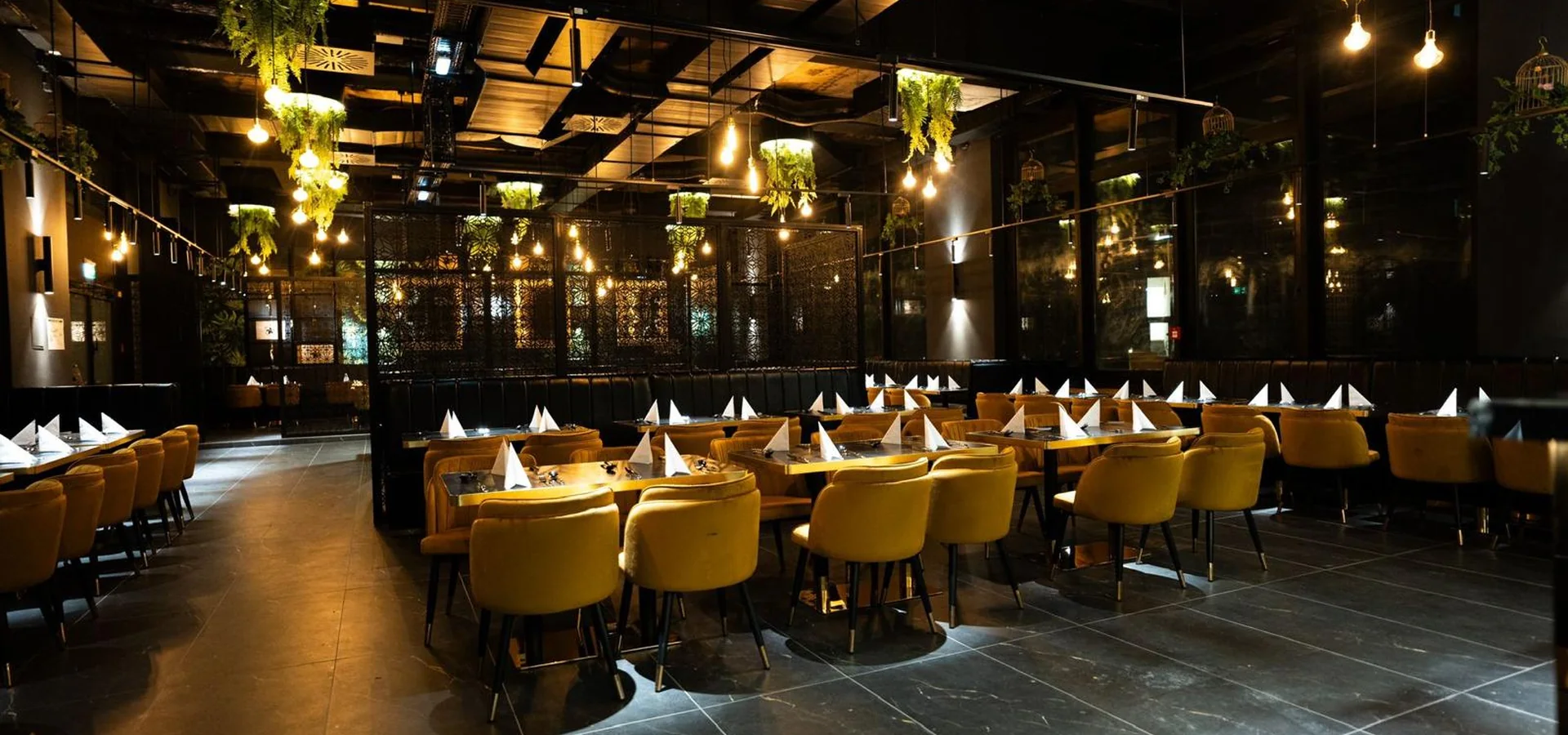 Restaurant room prepared for an evening service